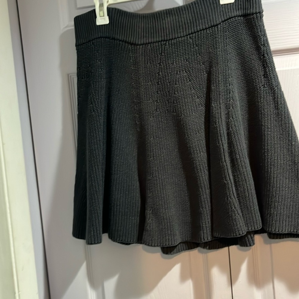 Grey knit skirt